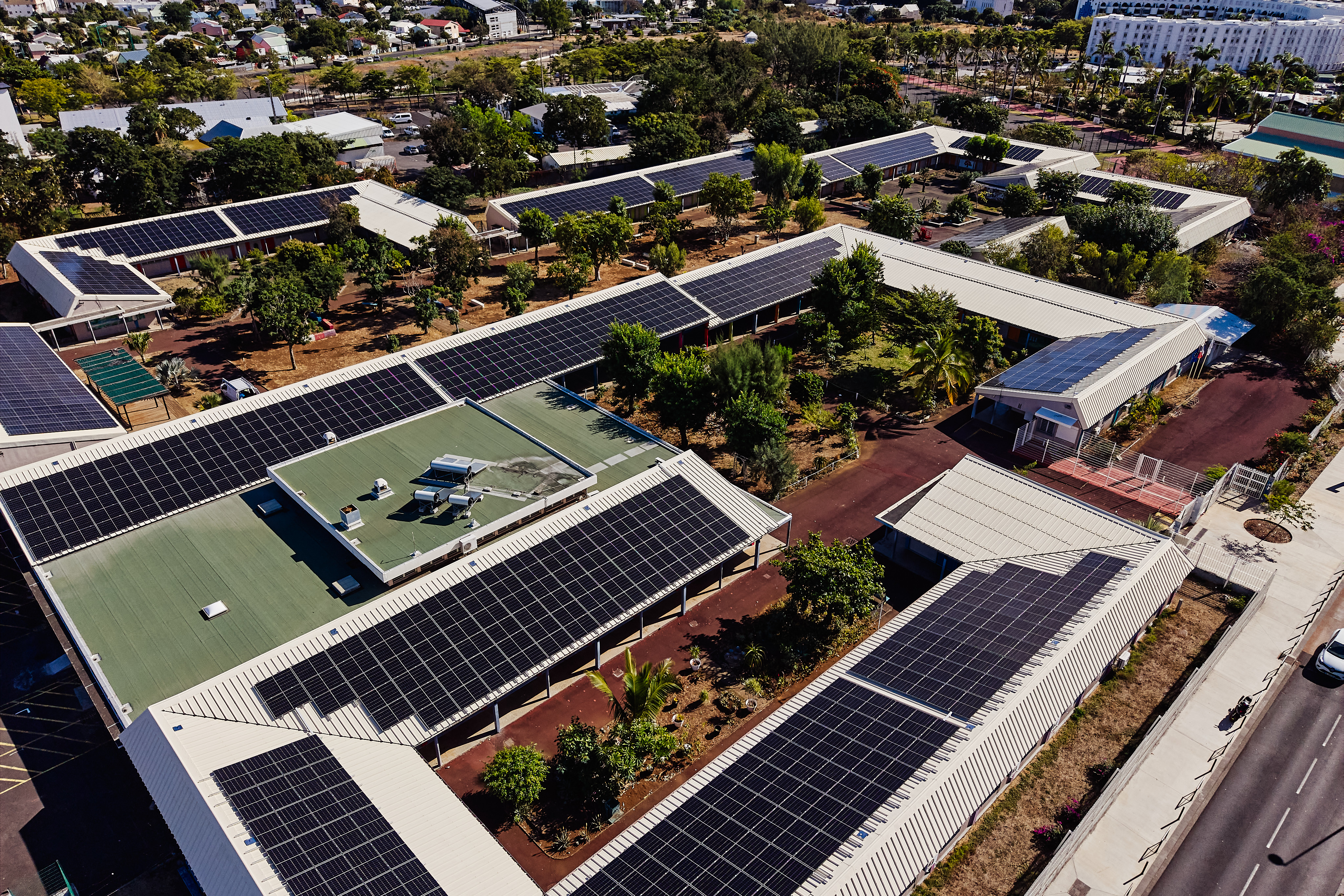 Toiture PV Collège Oasis — Corsica Sole